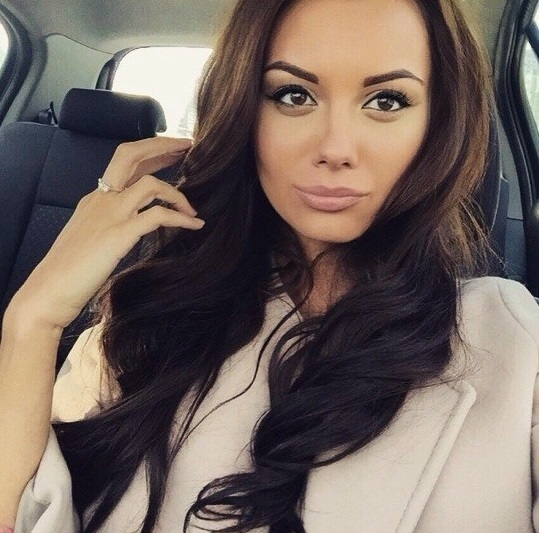 Отдаюсь в твои руки с опытом и страстью, которые растопят твое сердце. В Москве я создам особую атмосферу, которая полностью уйдет от незабываемых моментов нашего свидания. Со мной ты получишь высокий уровень сервиса и настоящий релакс, ведь я знаю, как побаловать и удовлетворить мужчину до последней клеточки его тела. Мои нежные прикосновения и игривые эмоджи поразят воображение. Посмотри на мои фото и знаки одобрения от предыдущих клиентов, и ты увидишь, что я действительно лучшая. Жду твоего звонка, чтобы сделать твои фантазии реальностью! Людмила